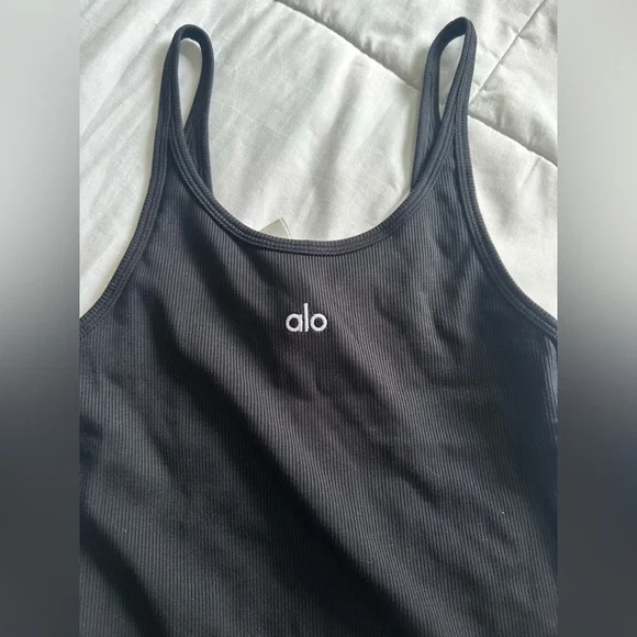 ALO YOGA RIBBED TANK TOP - Picture 2 of 3